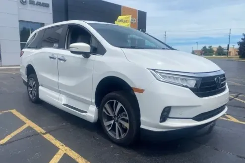 2023 Honda Odyssey Touring photo 3