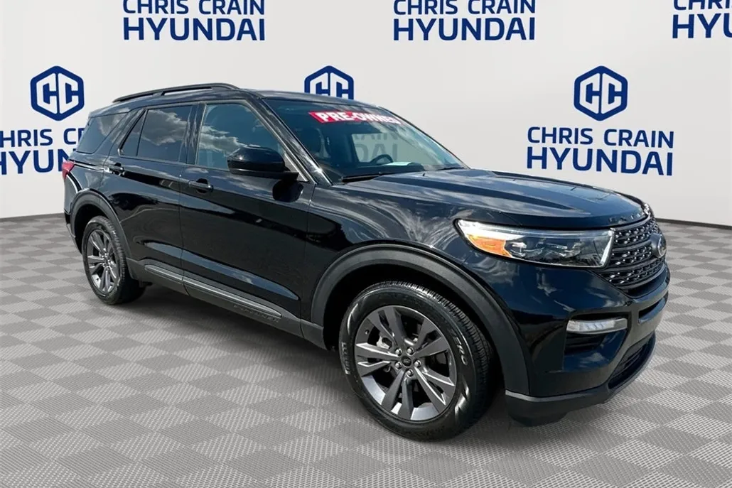 2023 Ford Explorer XLT photo 1