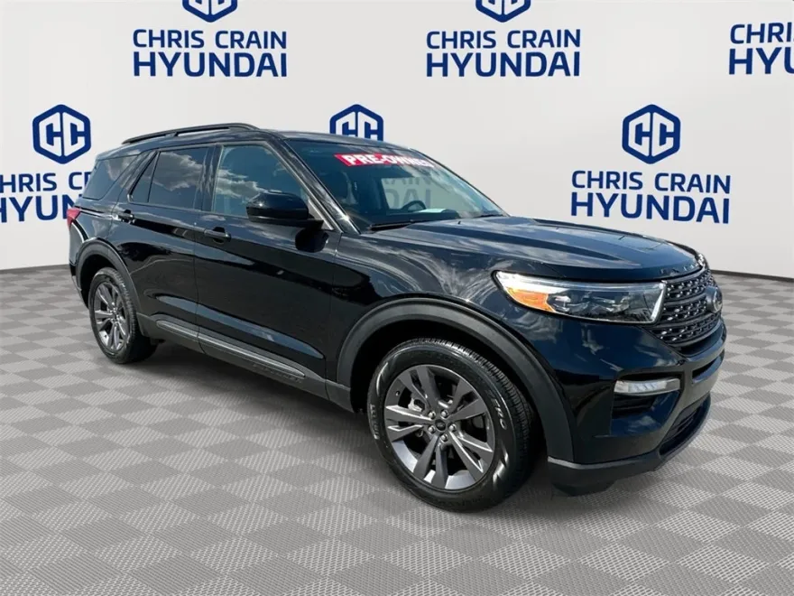 2023 Ford Explorer XLT photo 1