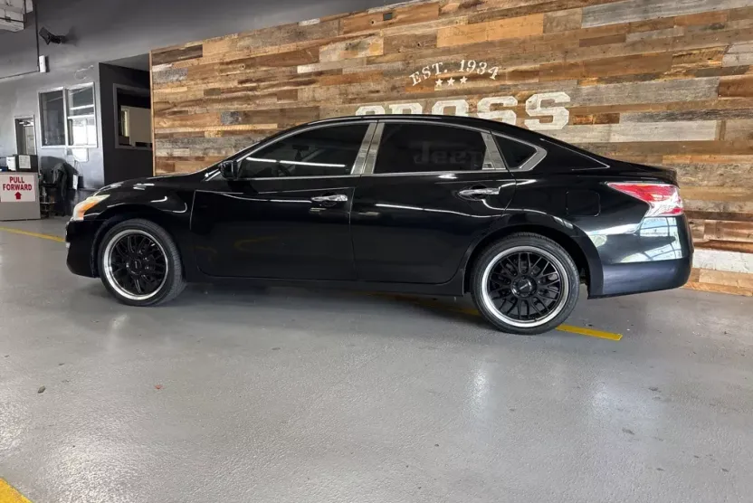2014 Nissan Altima 2.5 photo 1