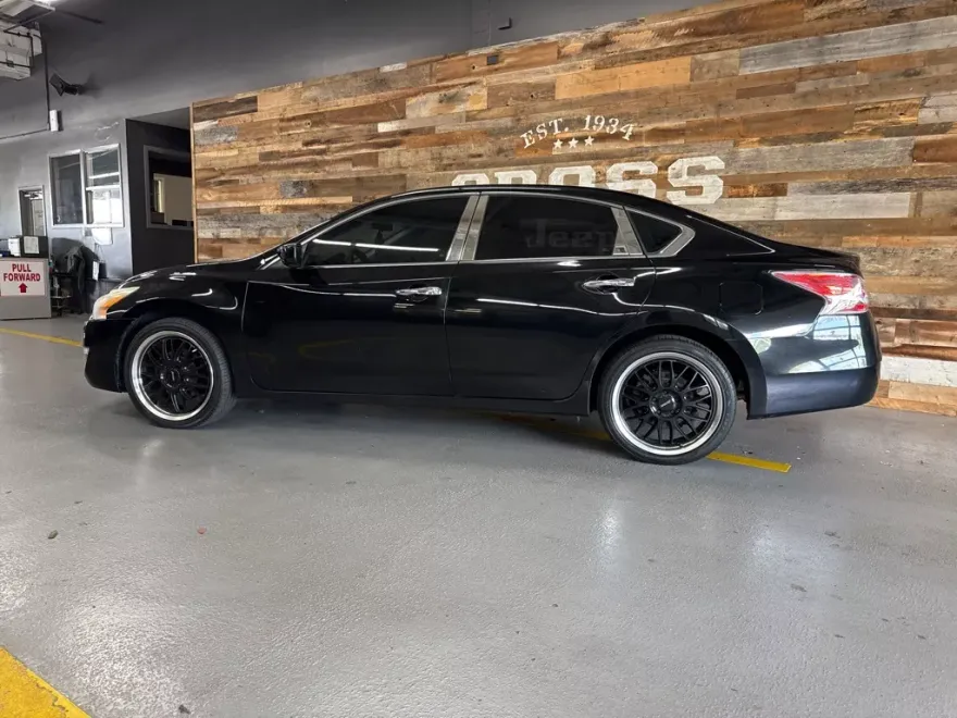 2014 Nissan Altima 2.5 photo 1