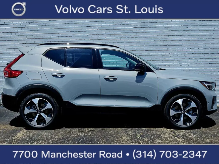 2026 Volvo XC40 Plus photo 1