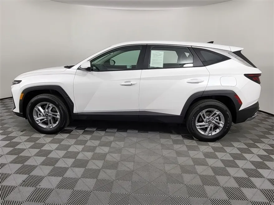 2025 Hyundai Tucson SE photo 1