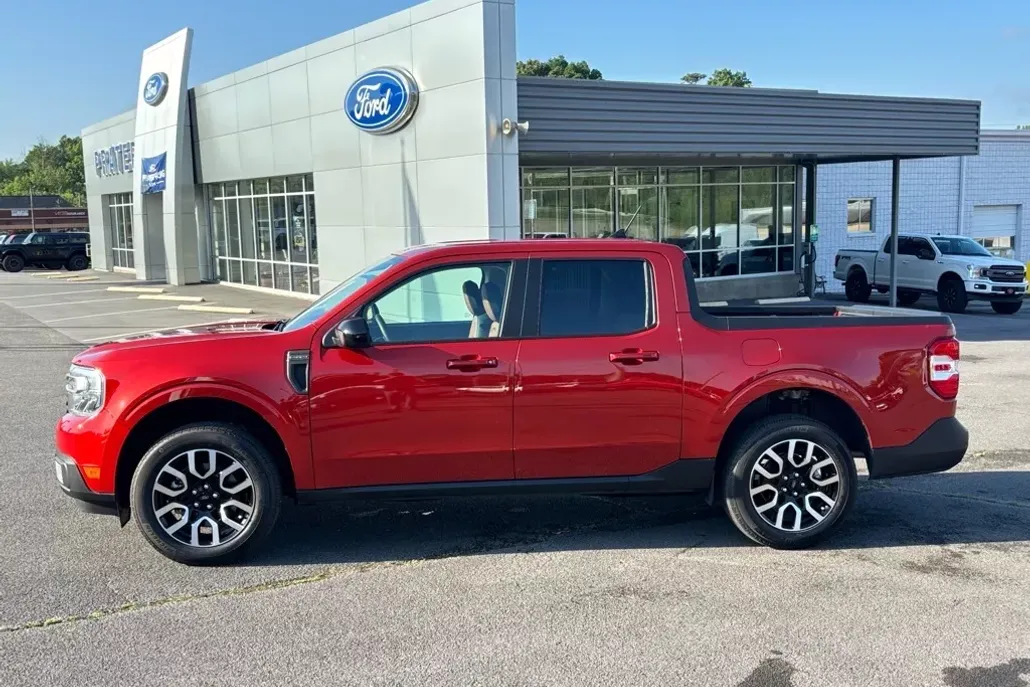 2024 Ford Maverick Lariat photo 1