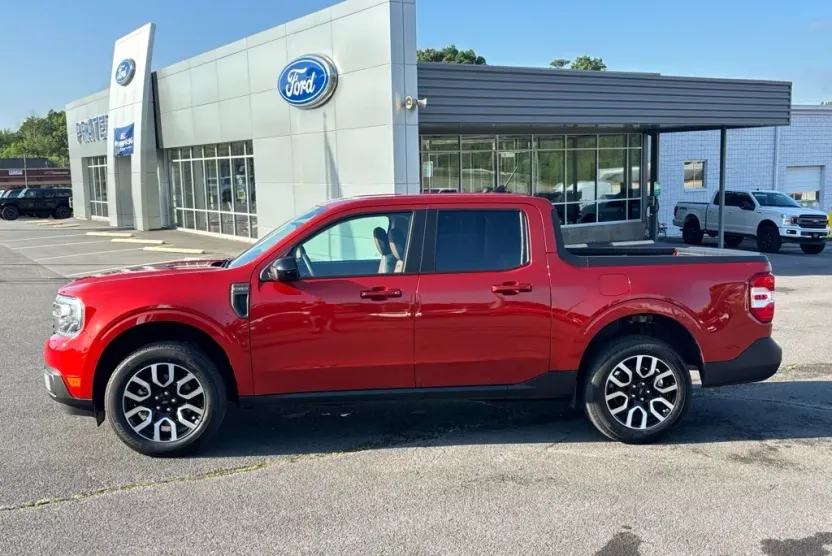 2024 Ford Maverick Lariat photo 1