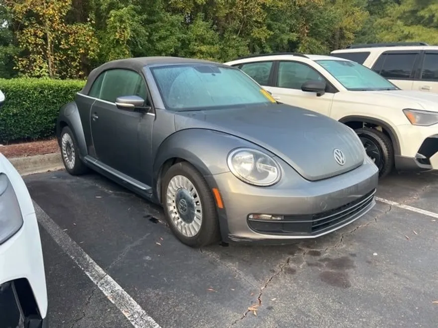 2013 Volkswagen Beetle 2.5L Convertible photo 1