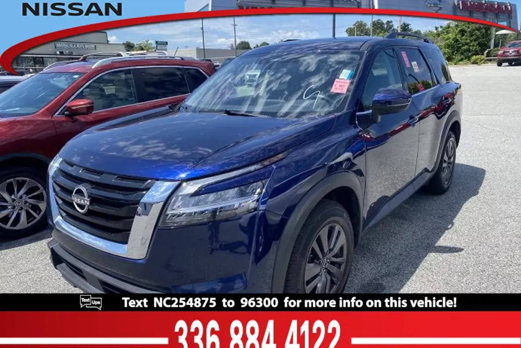 2022 Nissan Pathfinder SV photo 1