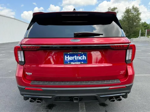 2025 Ford Explorer ST photo 4