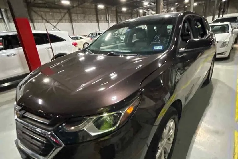 2020 Chevrolet Equinox LT photo 1