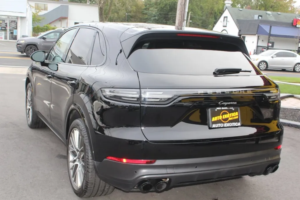 2022 Porsche Cayenne Platinum Edition photo 1