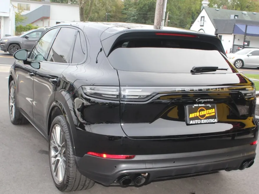 2022 Porsche Cayenne Platinum Edition photo 1