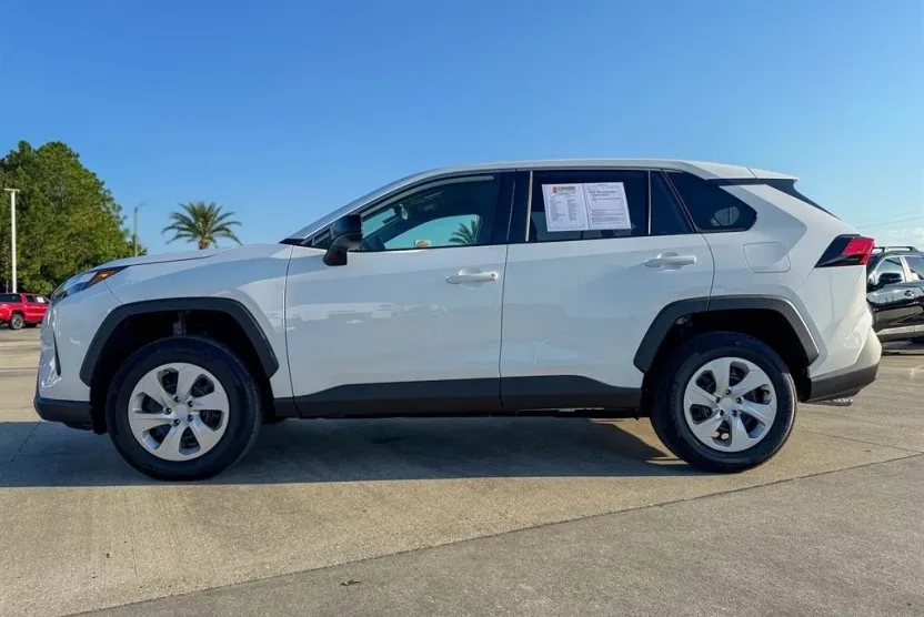 2025 Toyota RAV4 LE photo 1