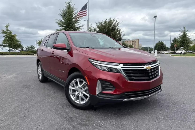 2022 Chevrolet Equinox LT photo 1