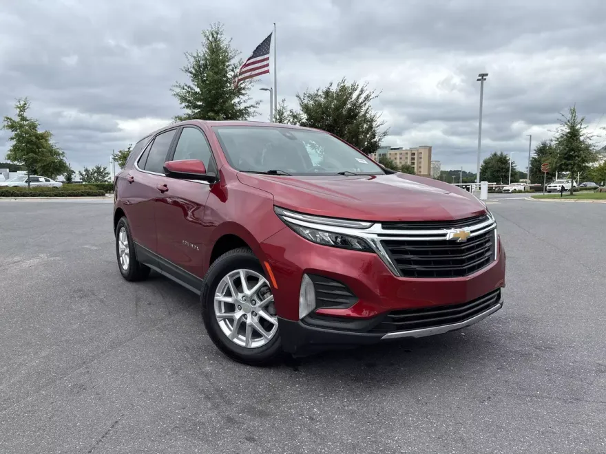 2022 Chevrolet Equinox LT photo 1