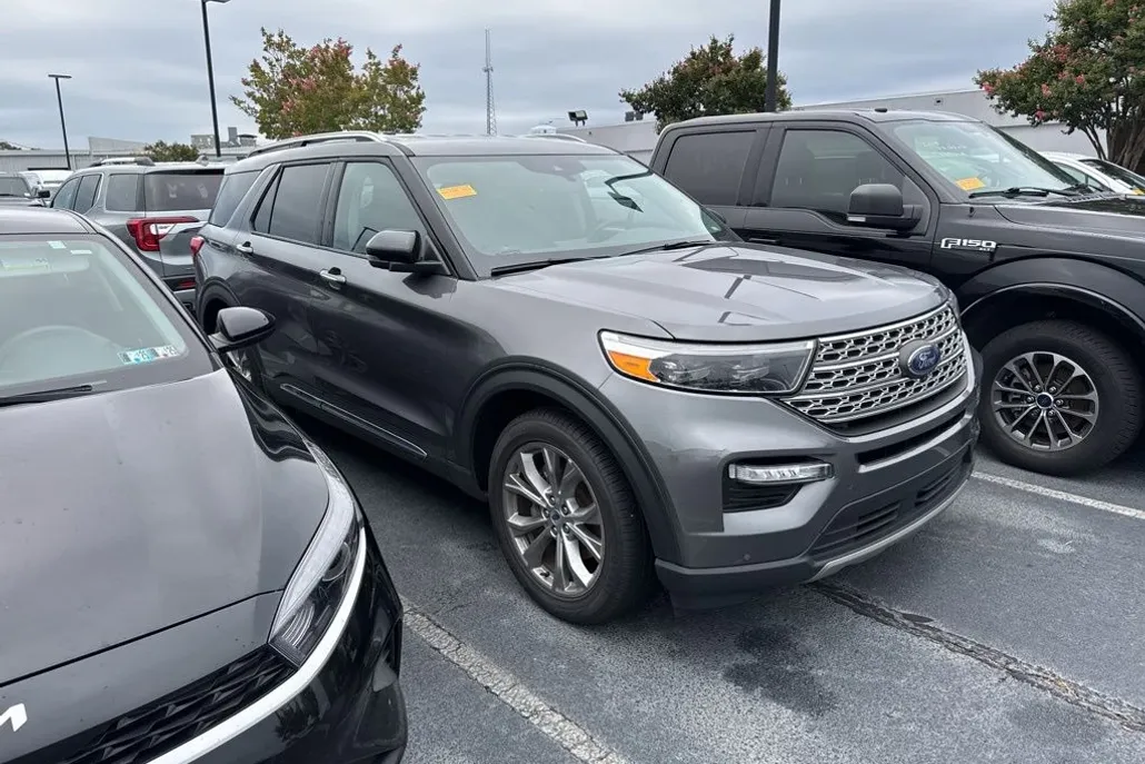2023 Ford Explorer Limited photo 1