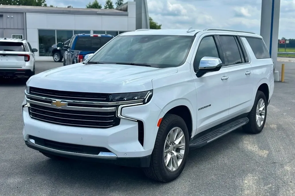 2023 Chevrolet Suburban Premier photo 1