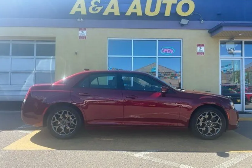 2018 Chrysler 300 S photo 1