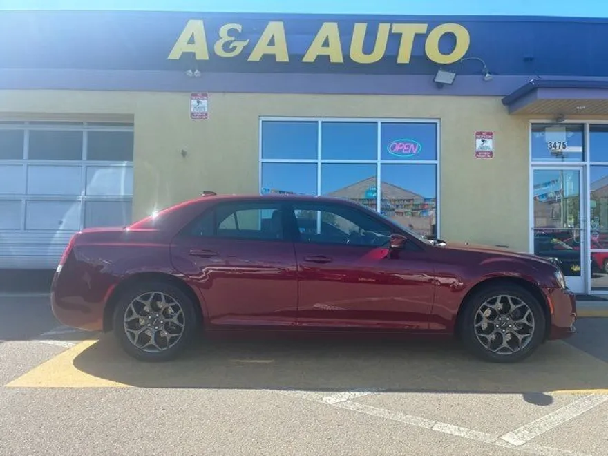 2018 Chrysler 300 S photo 1