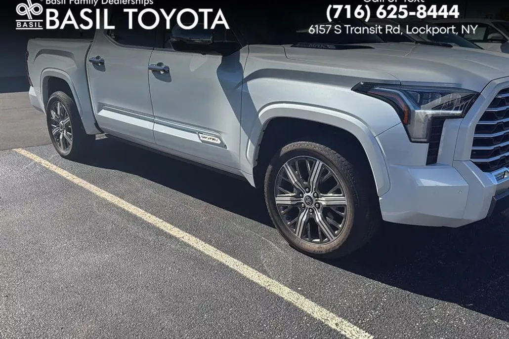 2022 Toyota Tundra CapStone CrewMax photo 1