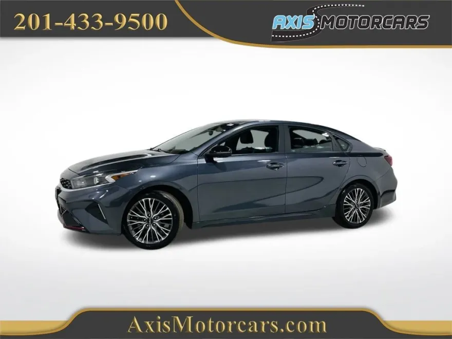 2022 Kia Forte GT-Line photo 1
