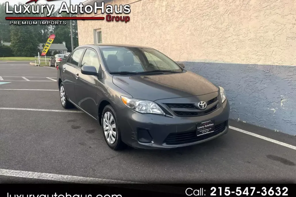 2012 Toyota Corolla photo 1