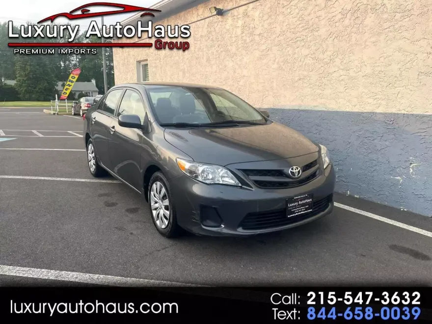 2012 Toyota Corolla photo 1