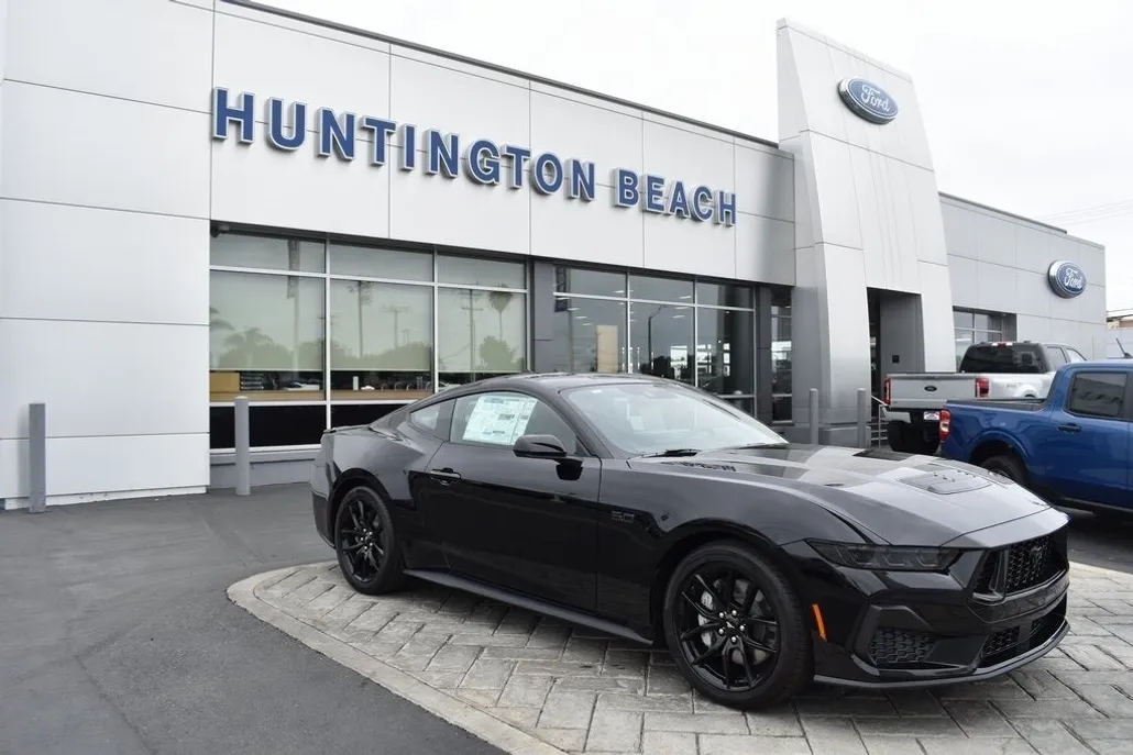 2025 Ford Mustang GT photo 1