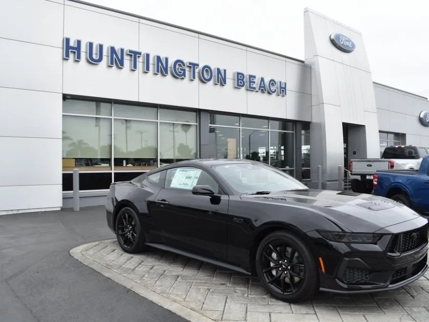 2025 Ford Mustang GT photo 1