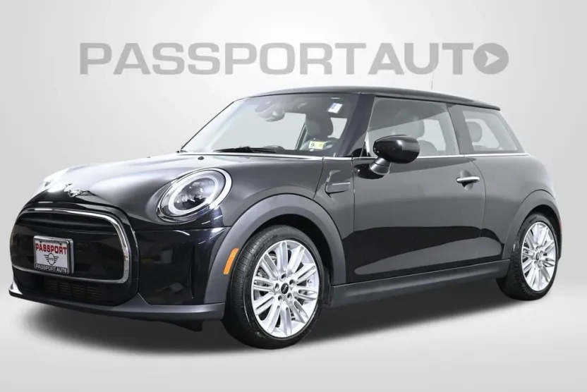2022 Mini Cooper 2 Door Hardtop Signature photo 1
