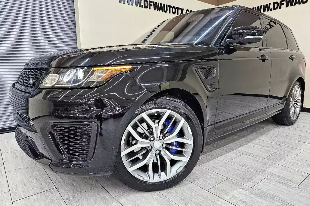2017 Land Rover Range Rover Sport SVR photo 1