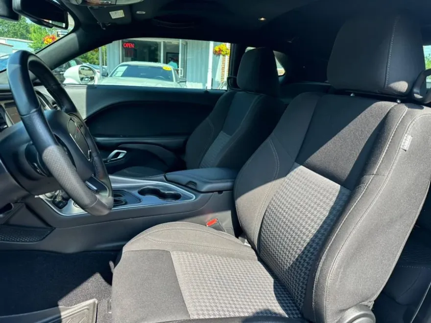 2020 Dodge Challenger SXT photo 12