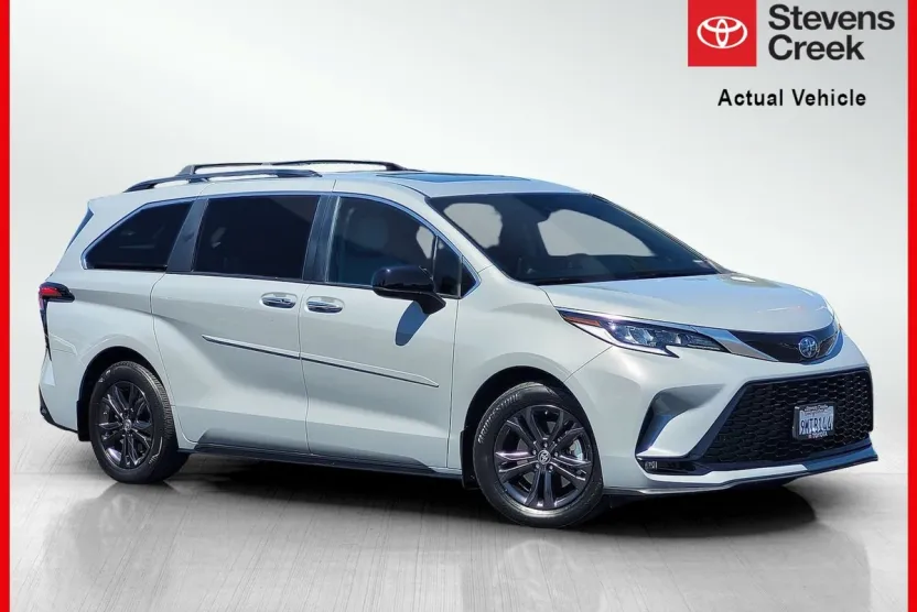2024 Toyota Sienna XSE photo 1