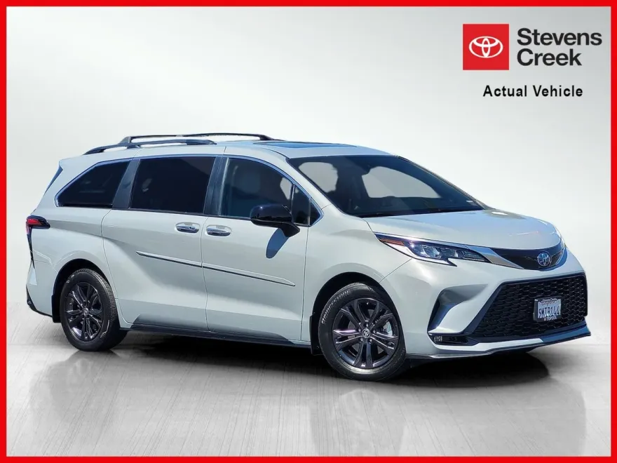 2024 Toyota Sienna XSE photo 1
