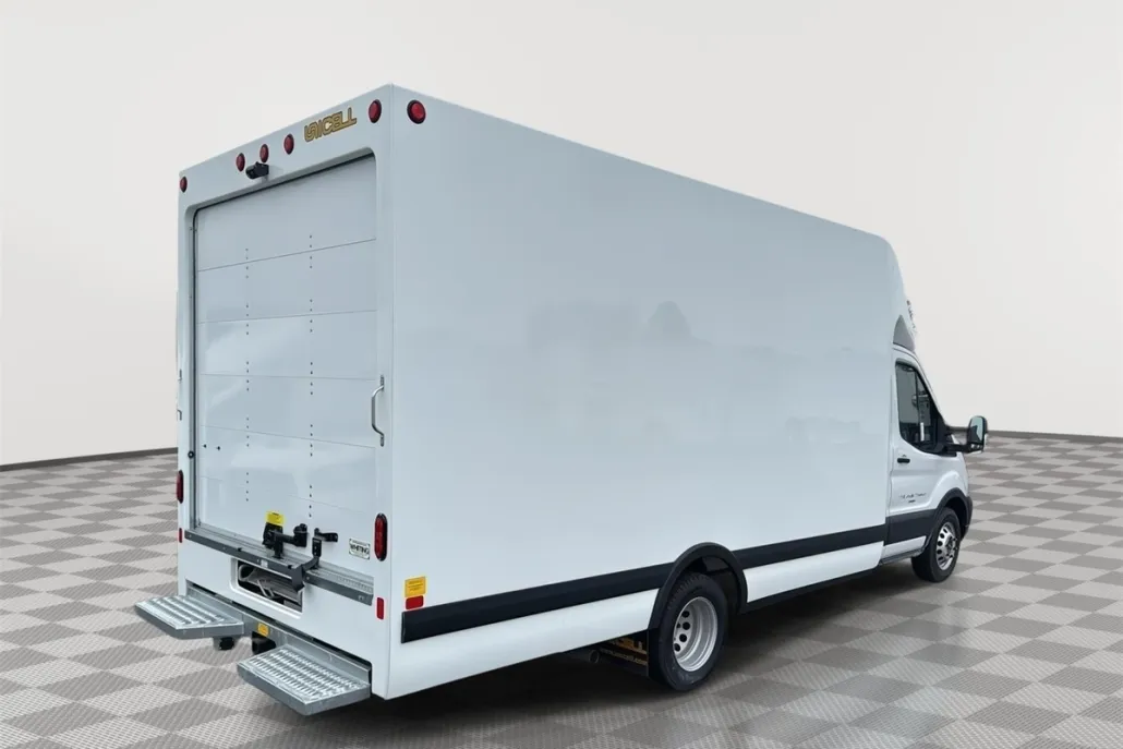 2025 Ford Transit Cutaway photo 1
