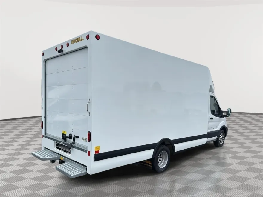 2025 Ford Transit Cutaway photo 1