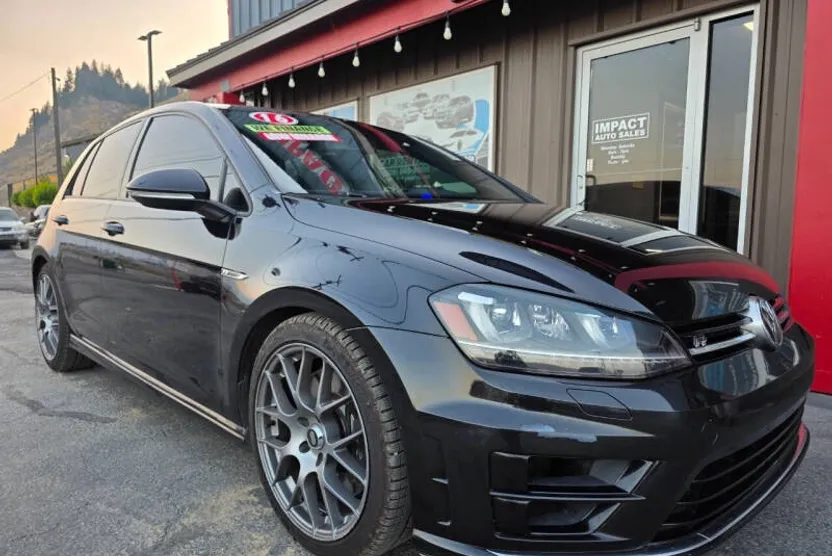 2016 Volkswagen Golf R 4Motion photo 1