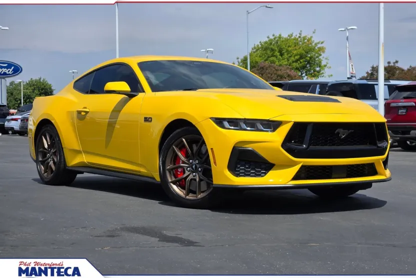 2024 Ford Mustang GT photo 1