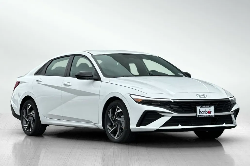 2025 Hyundai Elantra SEL Sport photo 1