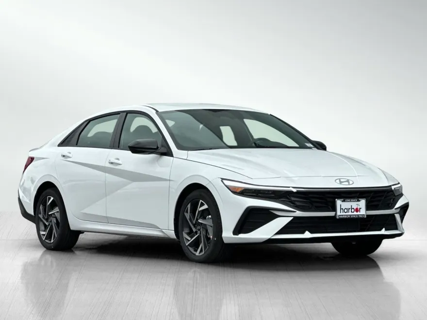 2025 Hyundai Elantra SEL Sport photo 1