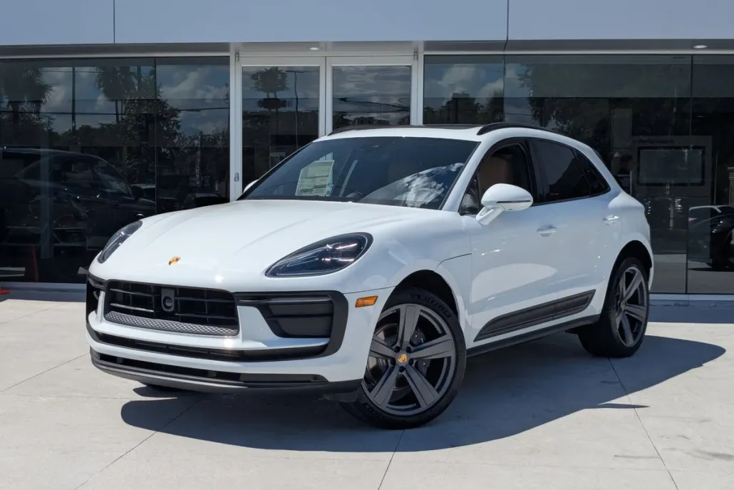 2026 Porsche Macan T photo 1