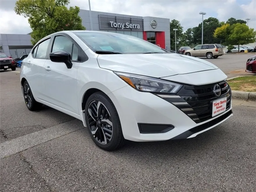 2025 Nissan Versa 1.6 SR photo 1
