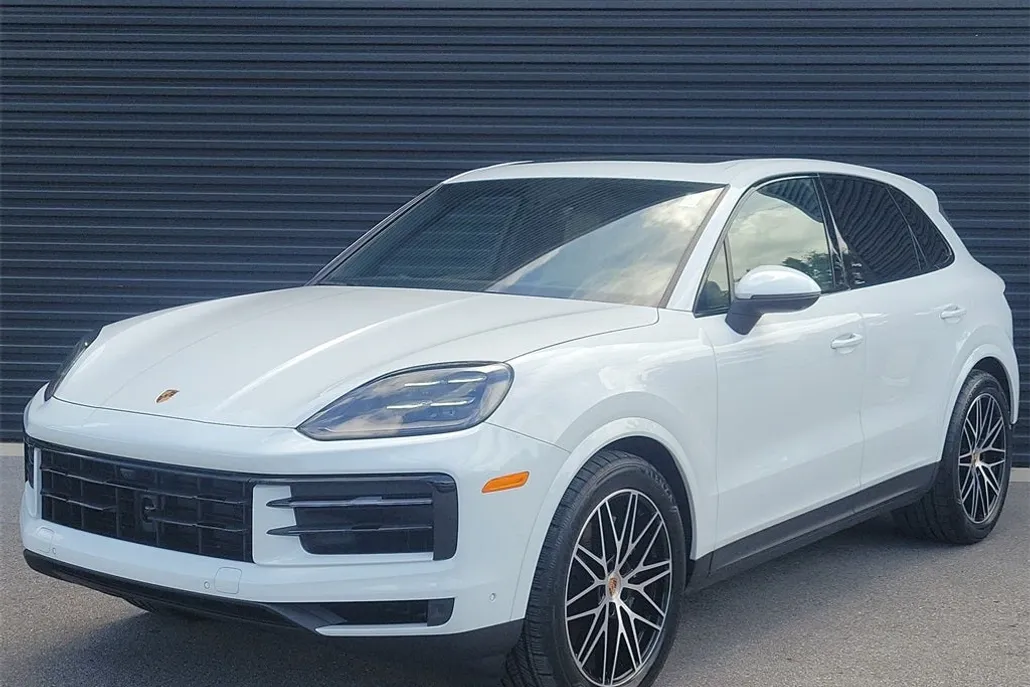 2025 Porsche Cayenne Base photo 1