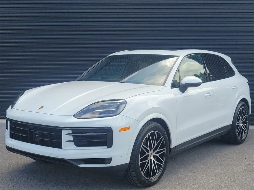 2025 Porsche Cayenne Base photo 1