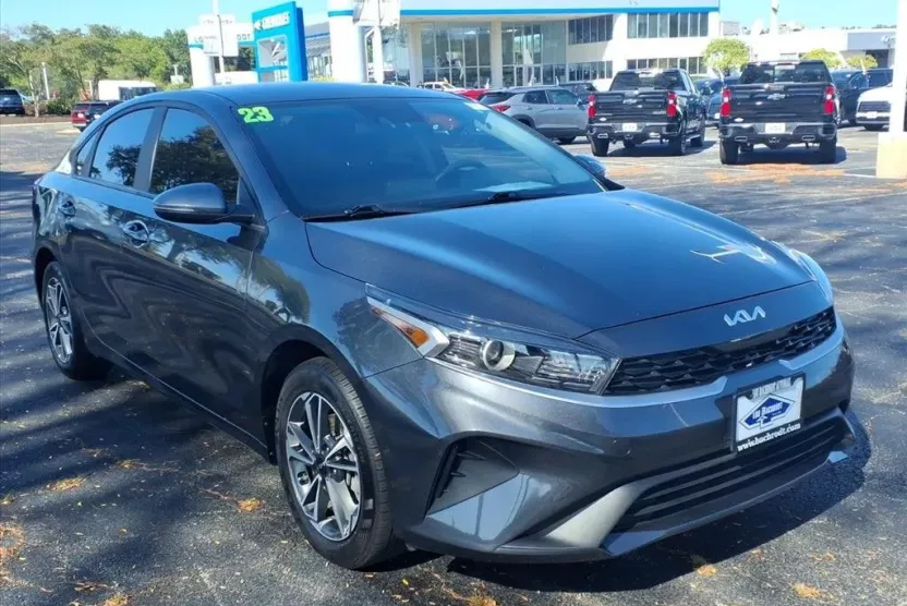 2023 Kia Forte LXS photo 1