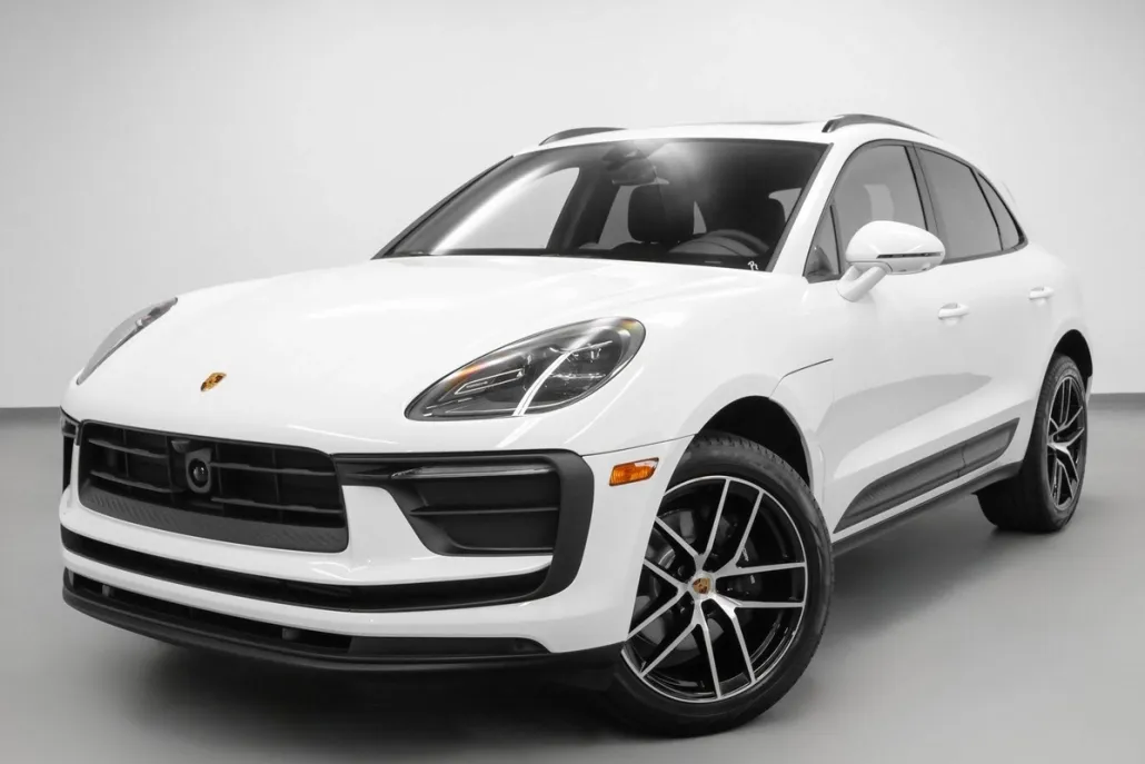 2025 Porsche Macan T photo 1