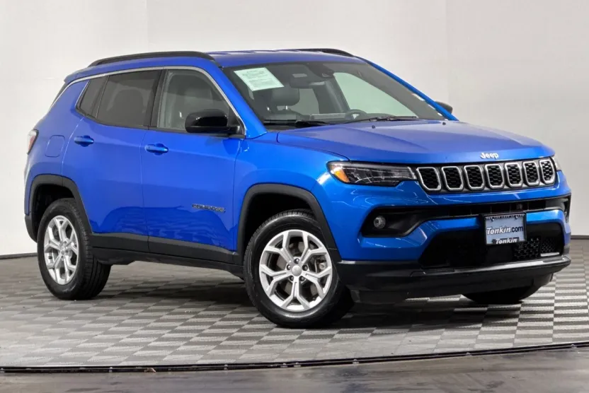 2024 Jeep Compass Latitude photo 1