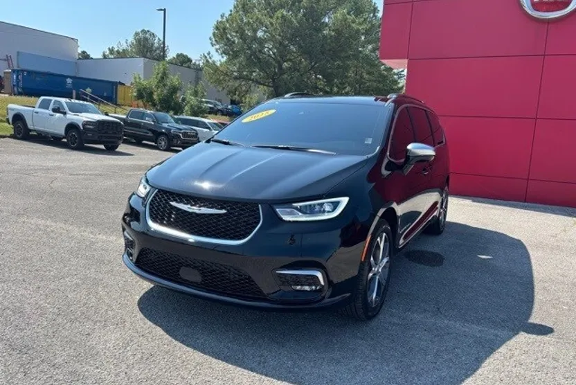 2025 Chrysler Pacifica Pinnacle photo 1