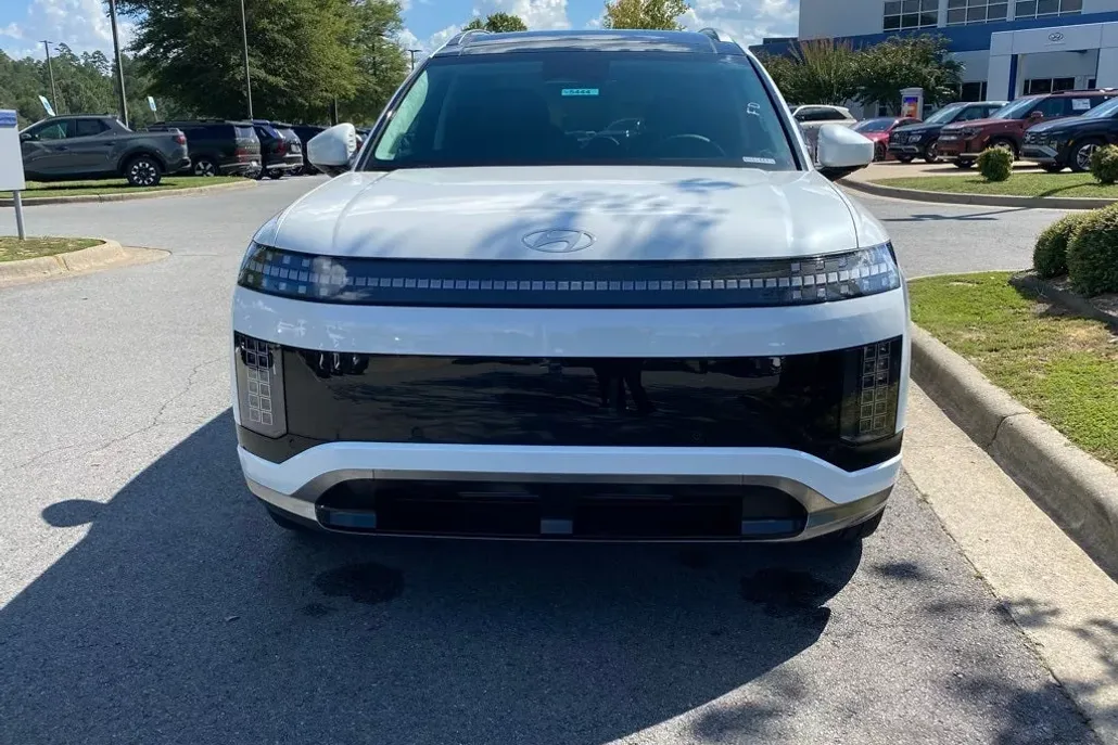 2026 Hyundai Ioniq photo 1