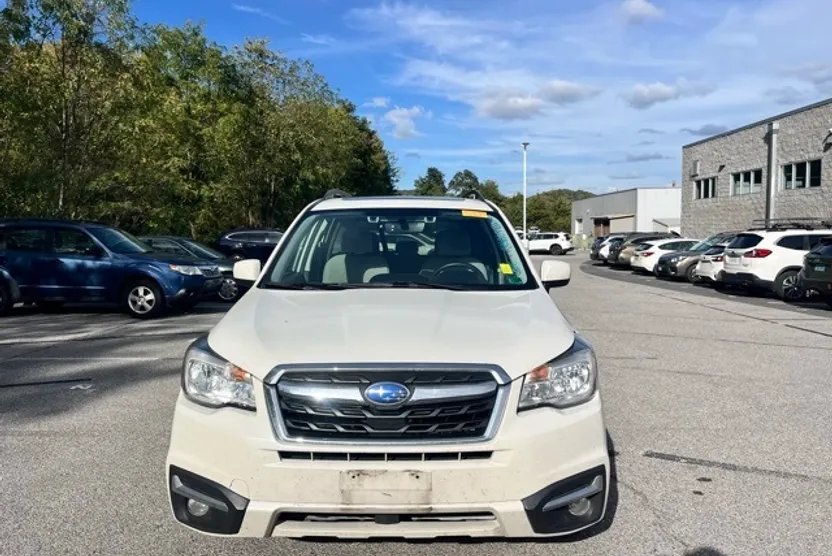2017 Subaru Forester 2.5i Premium photo 1