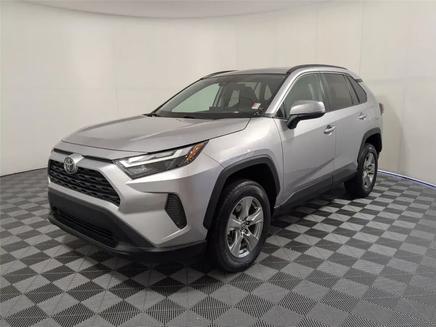 2024 Toyota RAV4 XLE photo 1